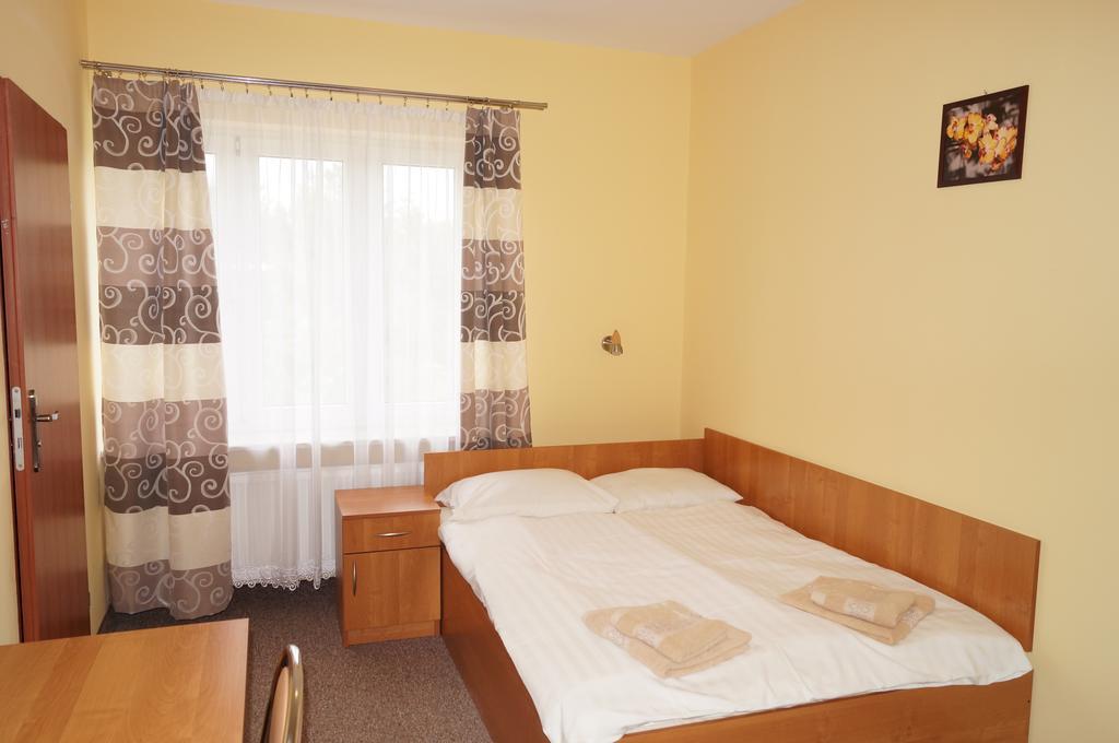 Ostrowiec Świętokrzyski Hotel-Restauracja-Bar Rudka מראה חיצוני תמונה