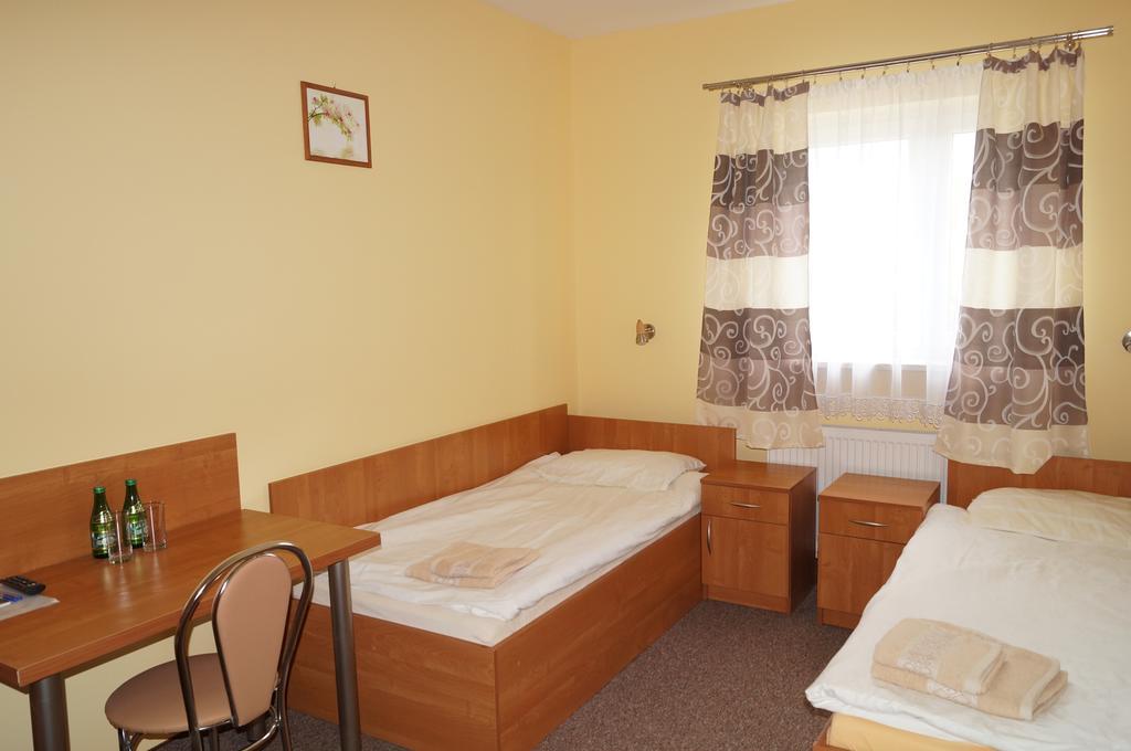 Ostrowiec Świętokrzyski Hotel-Restauracja-Bar Rudka מראה חיצוני תמונה