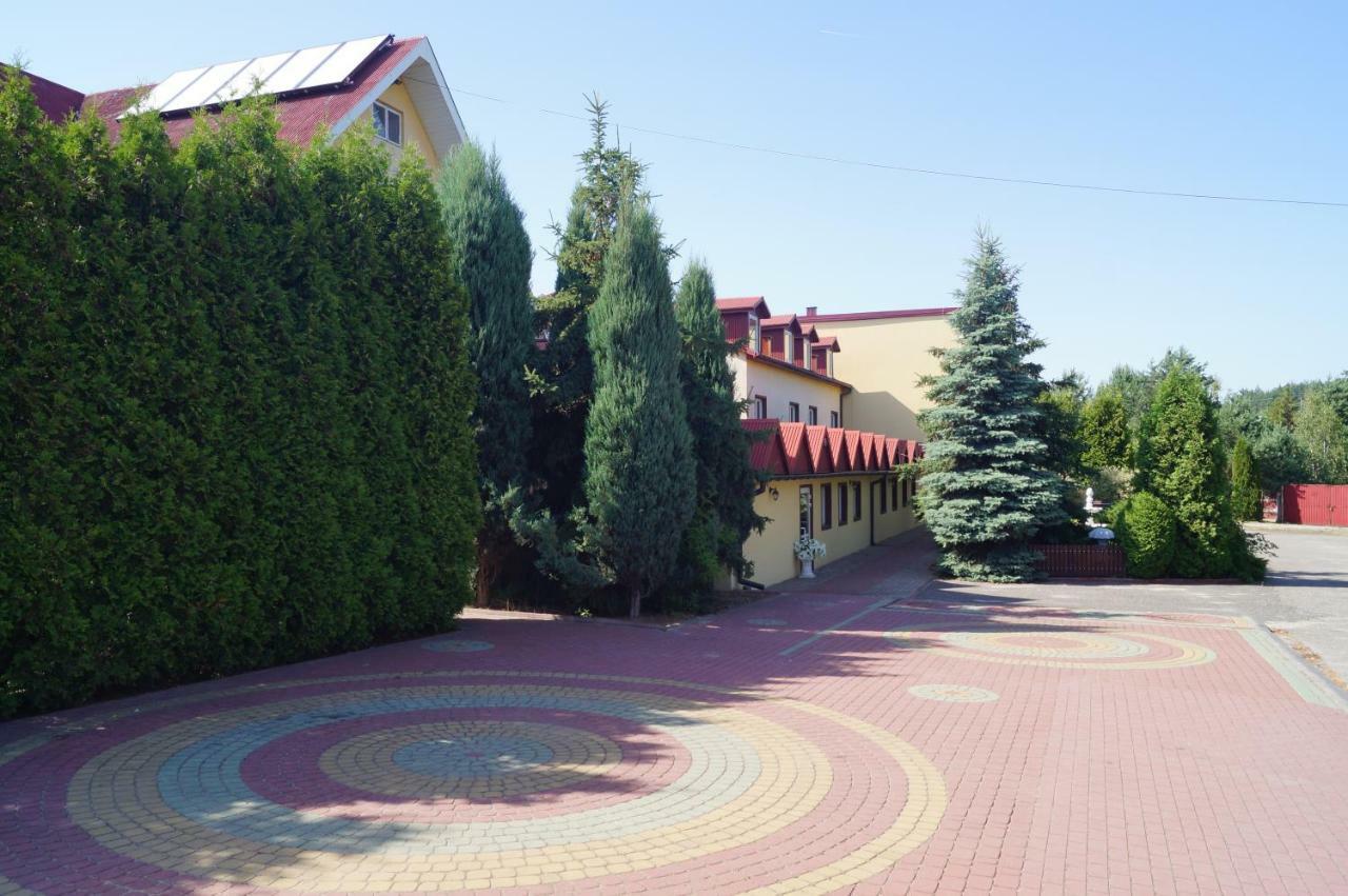 Ostrowiec Świętokrzyski Hotel-Restauracja-Bar Rudka מראה חיצוני תמונה