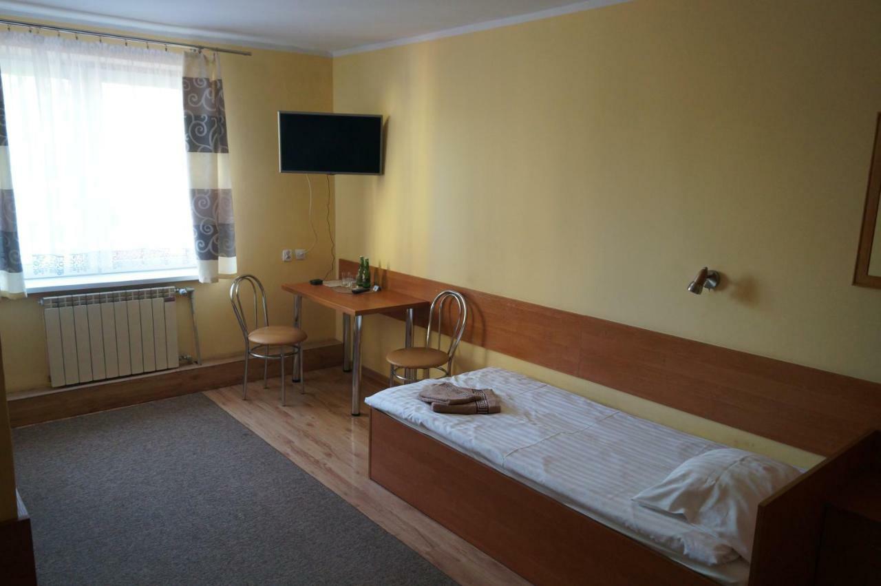Ostrowiec Świętokrzyski Hotel-Restauracja-Bar Rudka מראה חיצוני תמונה