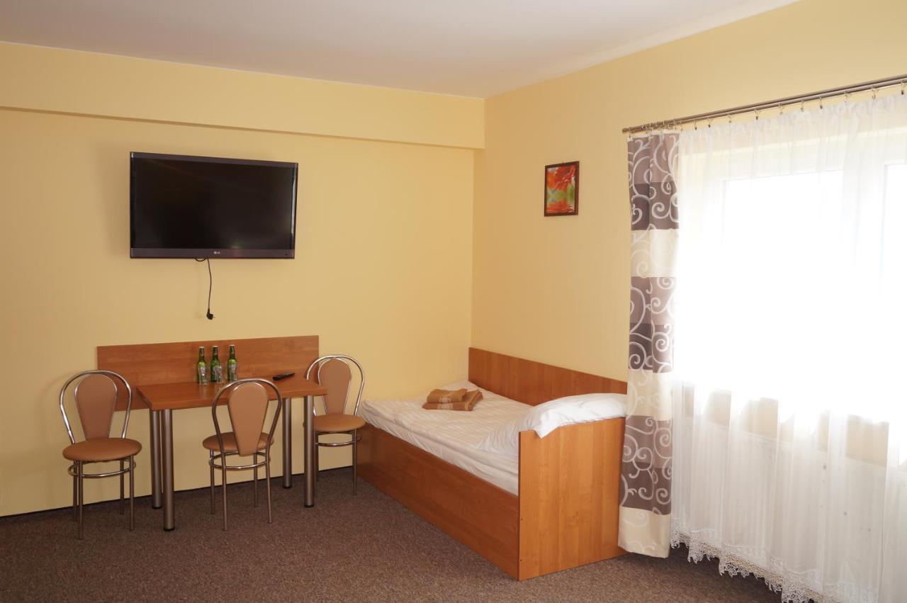 Ostrowiec Świętokrzyski Hotel-Restauracja-Bar Rudka מראה חיצוני תמונה